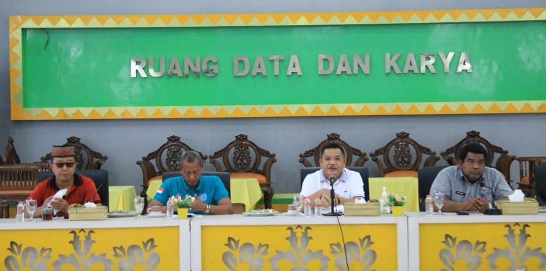 Sekdakab Labuhanbatu Pimpin Rapat Evaluasi Tingkatan Kehadiran dan Kinerja ASN