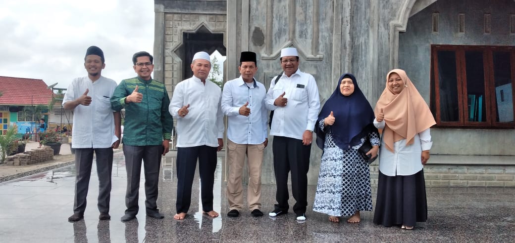Kembali Salurkan Infag Untuk Pesantren dan Mesjid, Keluarga H. Marataman di Dampingi Mantan Ketua DPRD.
