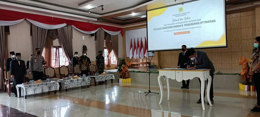 Bupati Pakpak Bharat Lantik Penjabat Sekda Jalan Berutu S.Pd.MM dan Kukuhkan 2 JPT PratamaÂ 