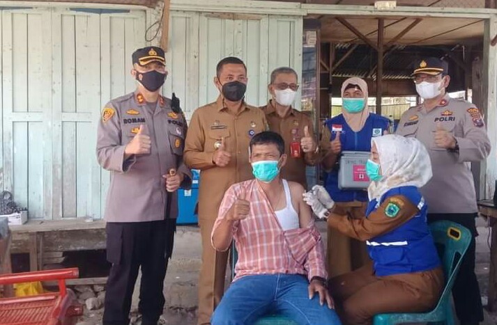 Bupati Paluta Tinjau Pelaksanaan Vaksinasi Serbu Desa Di Padang Bolak