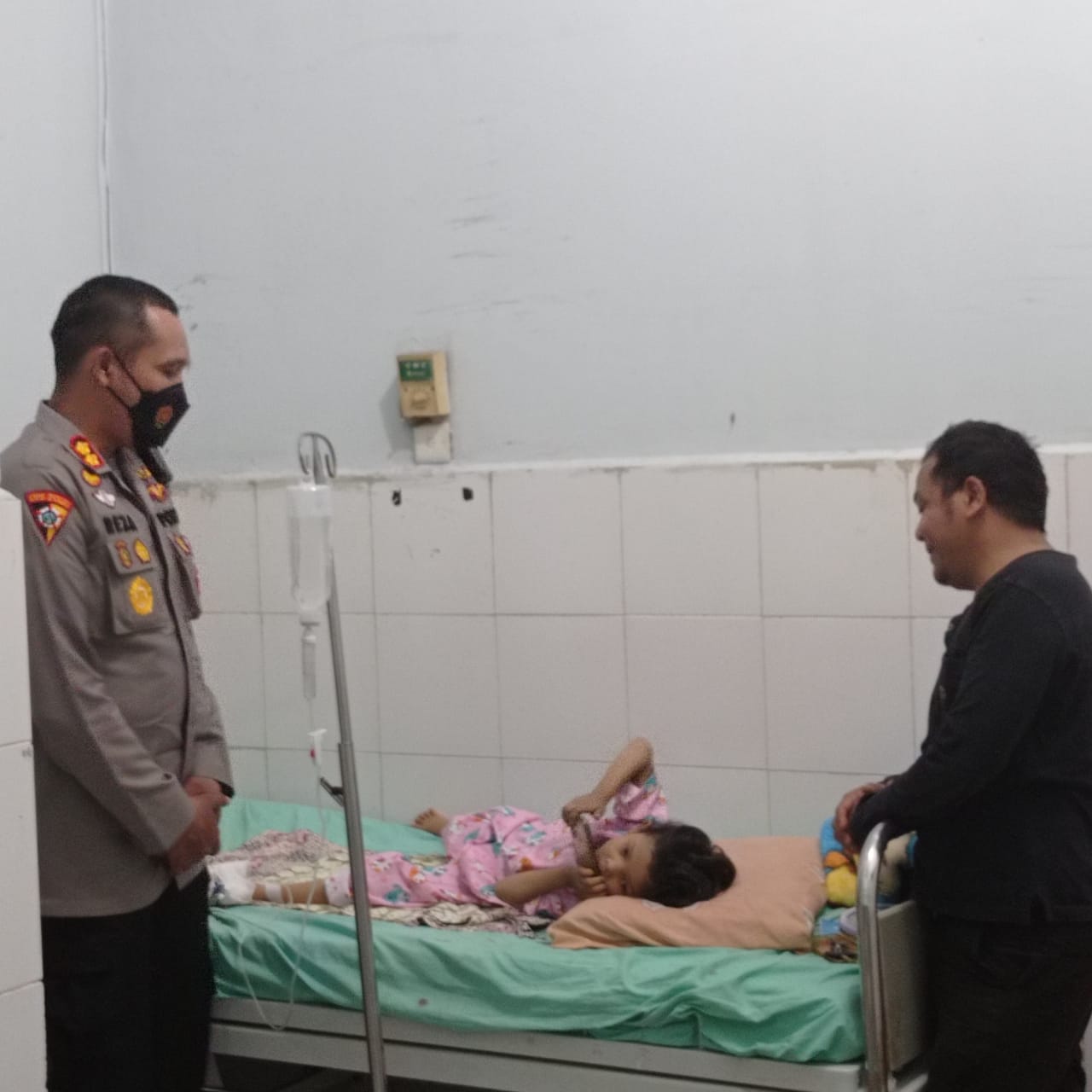 Menjenguk Anak Ketua PWI Madina, AKBP H.M Reza Chairul : 