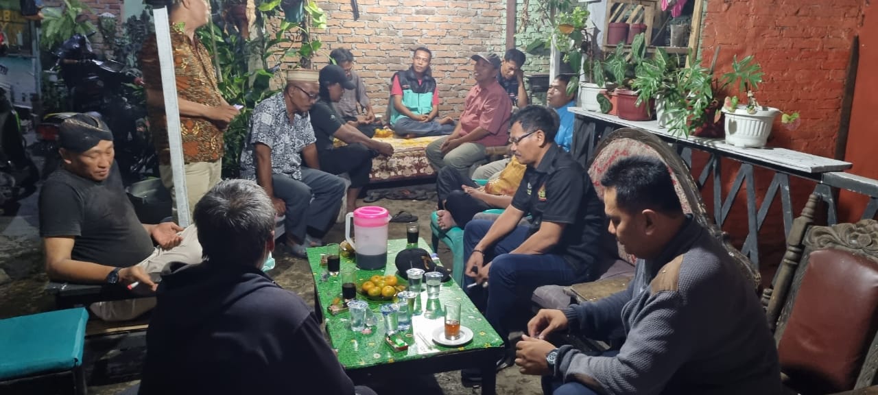 H.RUSLAN.SH NGUMPUL BARENG DENGAN PEGIAT SENI BUDAYA JAWAÂ Â Â Â Â Â Â Â Â Â Â Â 