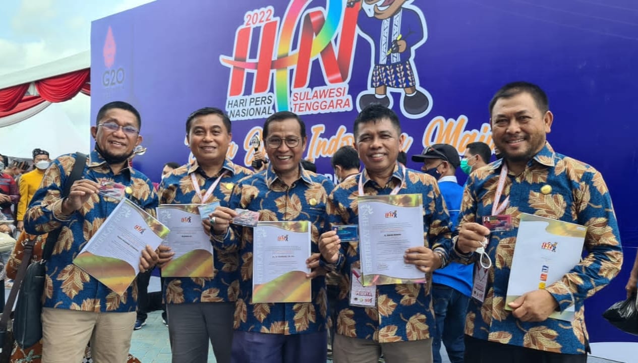 Diserahkan Presiden Jokowi di HPN Kendari, Lima Wartawan Riau Peroleh Penghargaan PCNO
