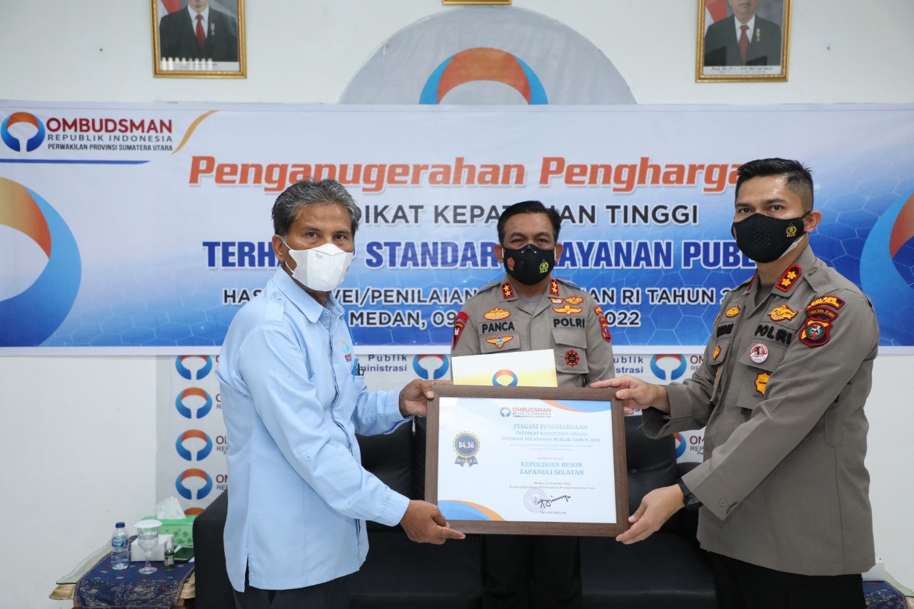 Kapolda Sumut Saksikan Kapolres Tapsel Menerima Penghargaan dari Ombudsman RI