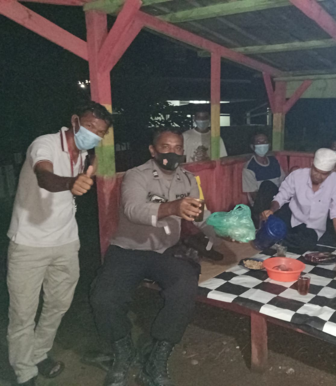 Antisipasi Gangguan Kamtibmas, Personel Polsek Bandar Pulau Polres Asahan Sambangi Pos Kamling Barokah