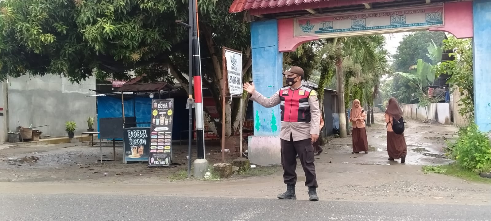 Beri Rasa Aman Pada Masyarakat di Jam Padat Pagi, Personel Polsek Bandar Pulau Polres Asahan Patroli Pengaturan Lalu Lintas