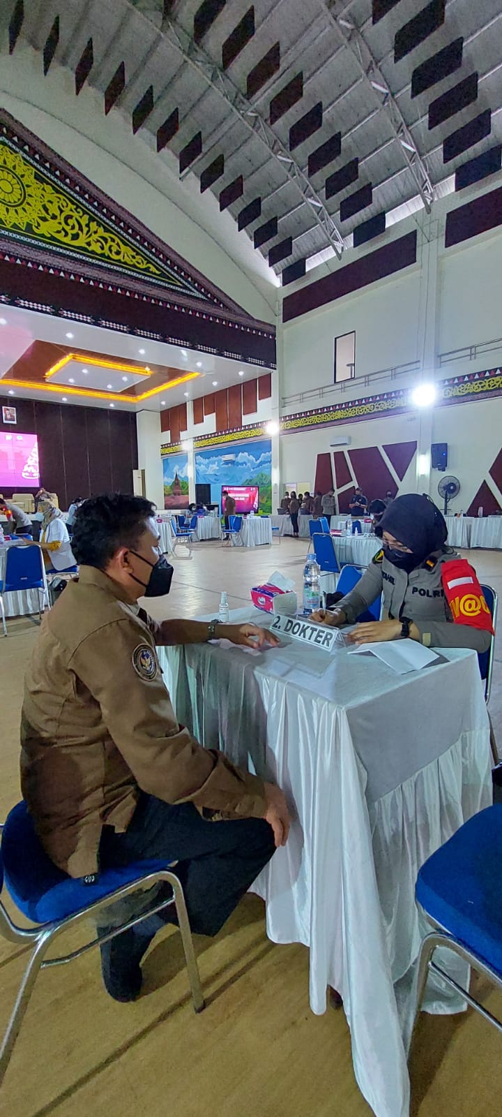 Polda Sumut Gelar Vaksinasi Booster Kerjasama Gojek dan Poltekpar