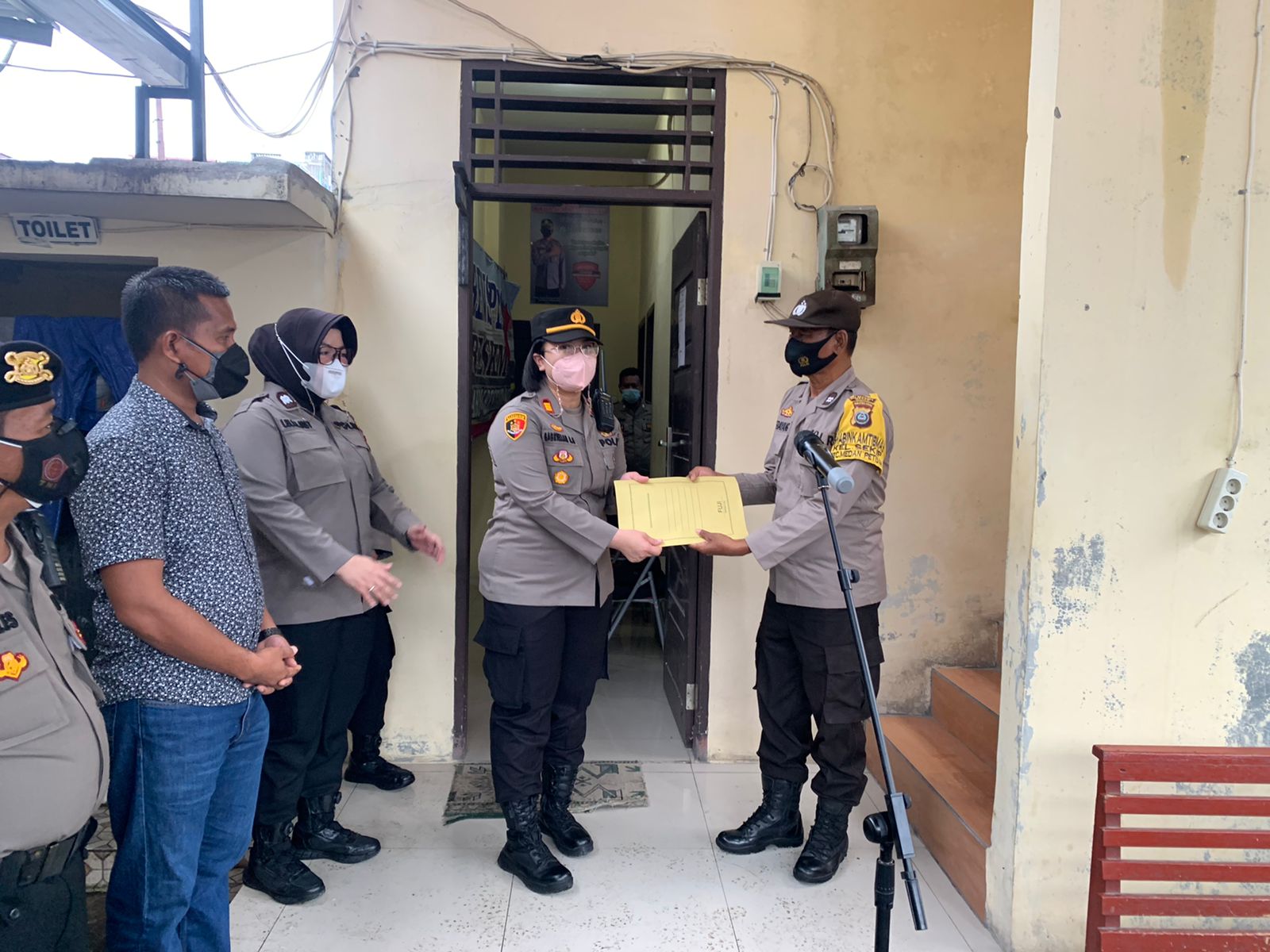 Waka Polsek Medan Baru Pimpin Pelepasan Purna Bakti Anggota Bhabinkamtibmas Aiptu SK Sebayang