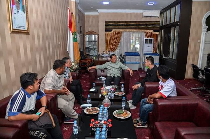Wali Kota Padang Sidempuan Irsan Efendi Nasution menerima Audiensi Pengurus Askot PSSI