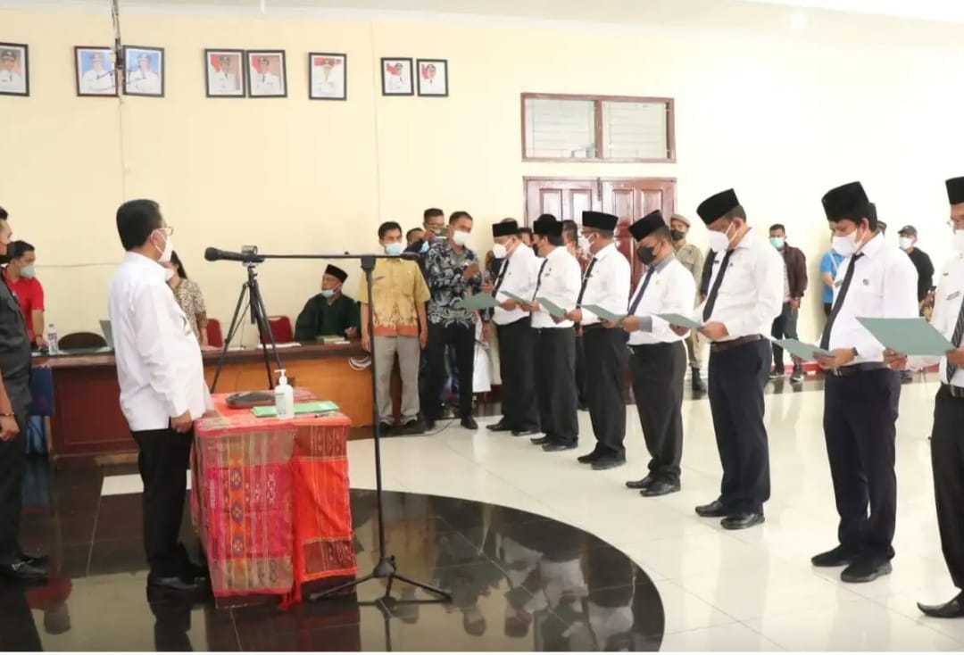 Bupati Toba Lantik 188 Pejabat, Ini Kata Poltak Sitorus