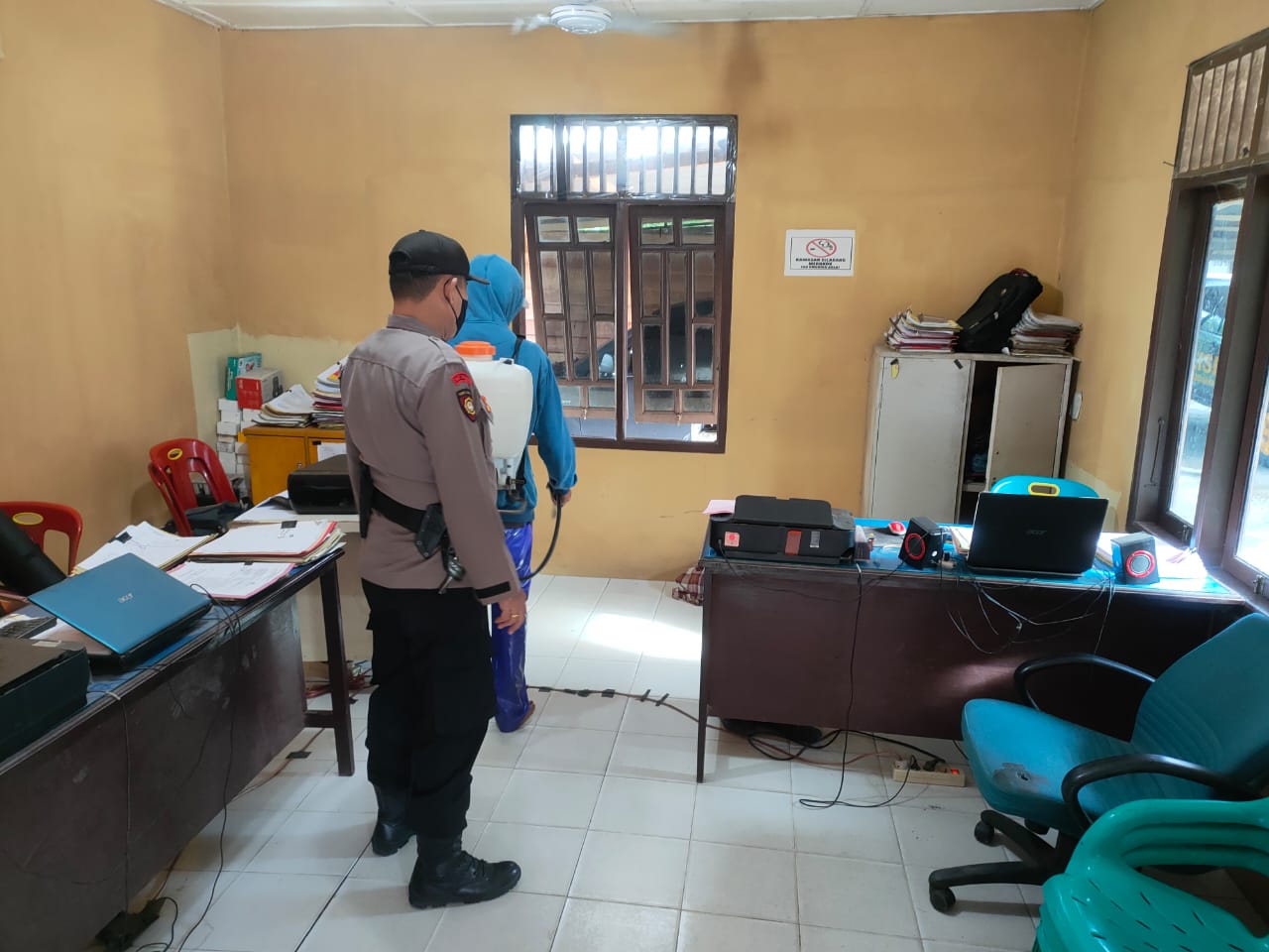 Upaya Antisipasi Pencegahan Virus Covid19, Polsek Polsek Air Joman Polres Asahan Disemprot Disinfektan