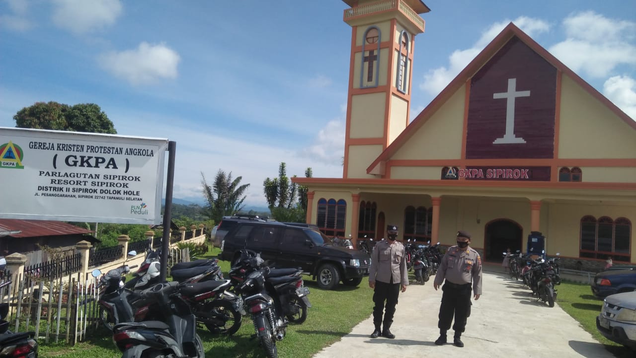 Ajak Jemaat Vaksin Jajaran Polres Tapsel laksanakan Patroli Prokes dan PAM Ibadah Minggu.