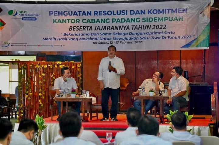 Wali Kota Padang Sidempuan Irsan Efendi NasutionÂ  memberikan motivasi dan sharing knowledge, Berceita Pernah Jual Koran