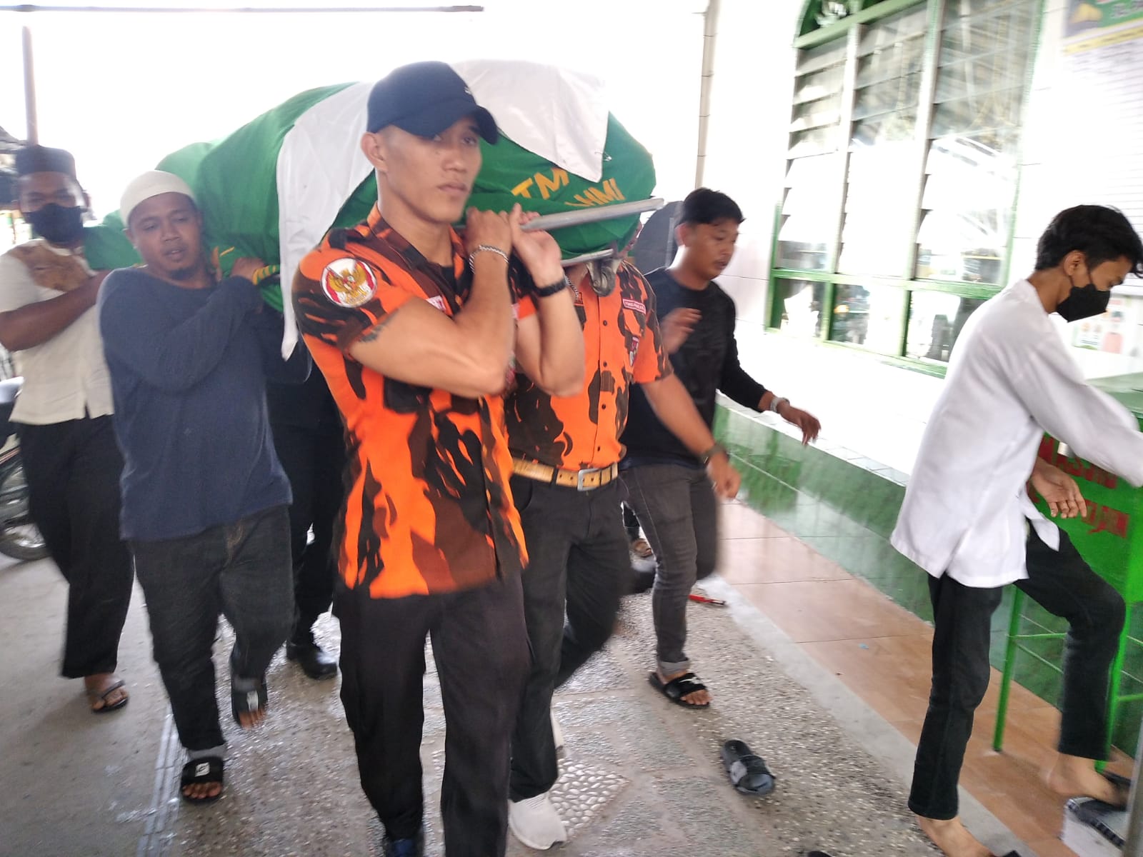 Turut Berduka Cita, Pengurus MPC PP Asahan Ikut Kebumikan Ipar Sekjen MPC PP Asahan