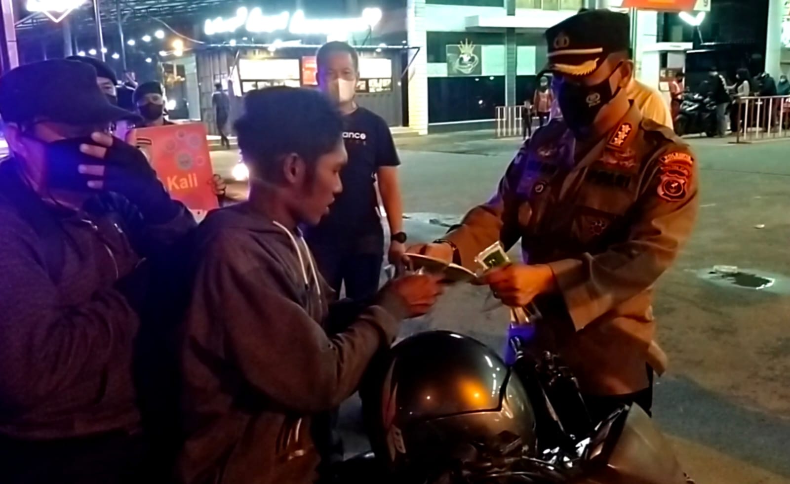 Operasi yustisi Kapolresta Deli Serdang turun langsung bagikan masker 