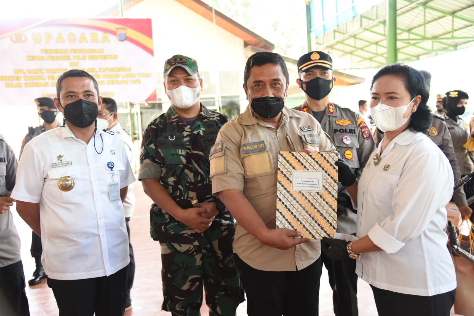 Mewakili Bupati , Sekda Tapsel Hadiri Pemberian Penghargaan Di MapolresÂ 