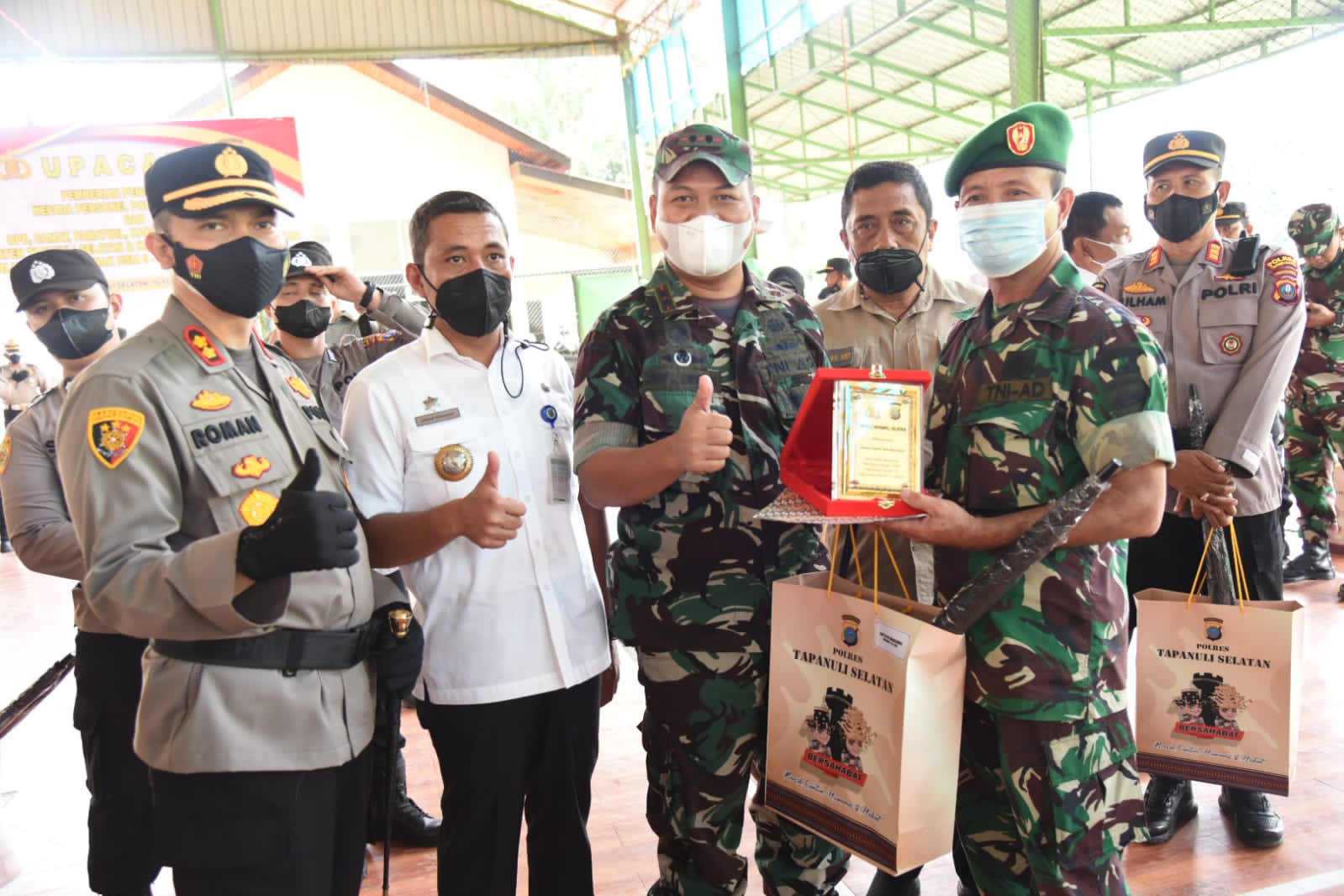 Dandim 0212/Tapsel Menghadiri Pemberian Penghargaan Atas Capaian vaksinasi