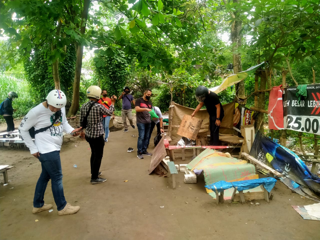 GKN di Bantaran Sungai Mati Maimun Tim Gabungan Polrestabes Medan dan Polsek Medan Kota Diserang Omak Omak.