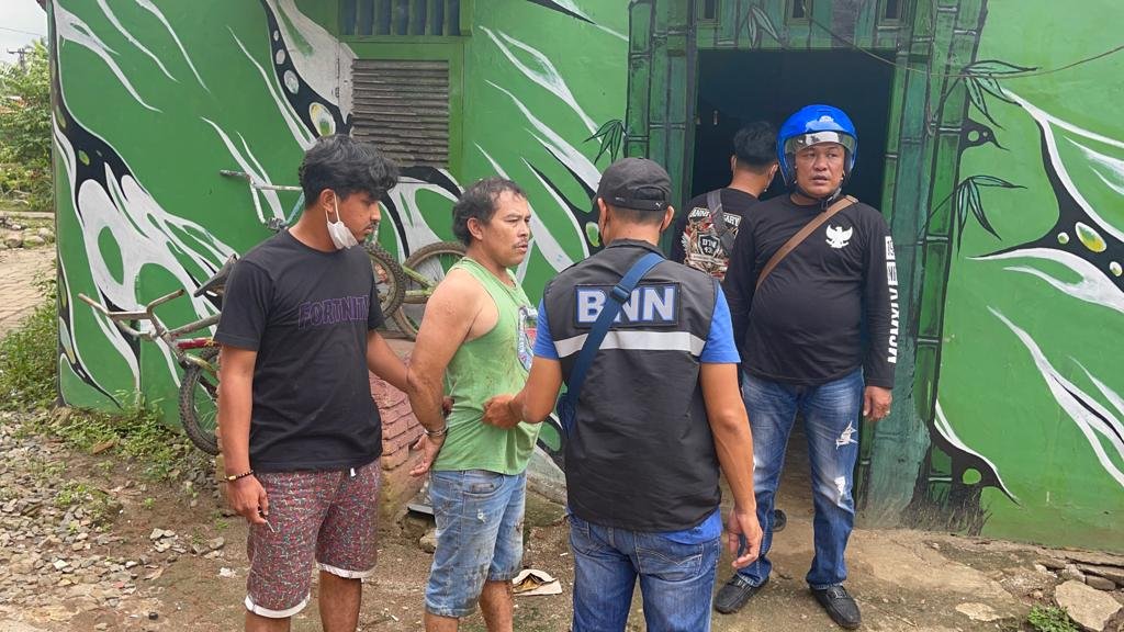 Gerebek Kampung NarkobaÂ  Polresta Deli Serdang,Â  5 orang DiamankanÂ 