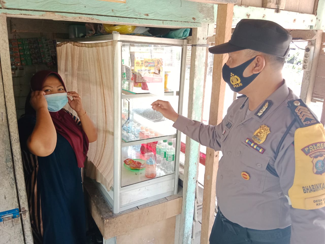 Kunjungan Polmas Door to Door, Polsek Air Joman Polres Asahan Ajak Warga Patuhi Prokes