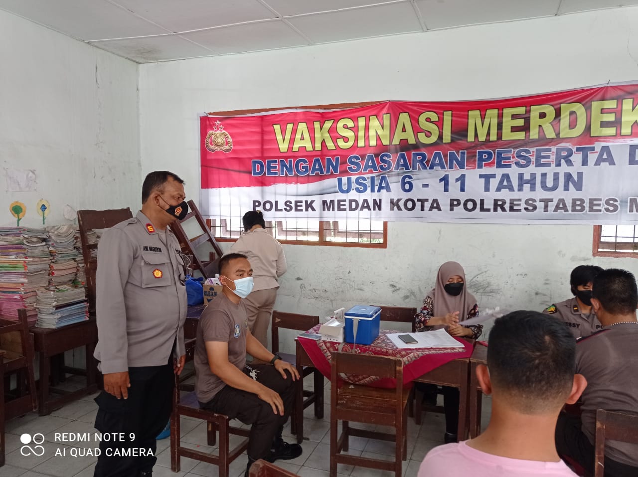 Polsek Medan Kota Adakan Vaksinasi Merdeka Terhadap Anak Usia 6-11 Tahun di Sekolah DasarAl - Falah, Jalan Warni Medan.
