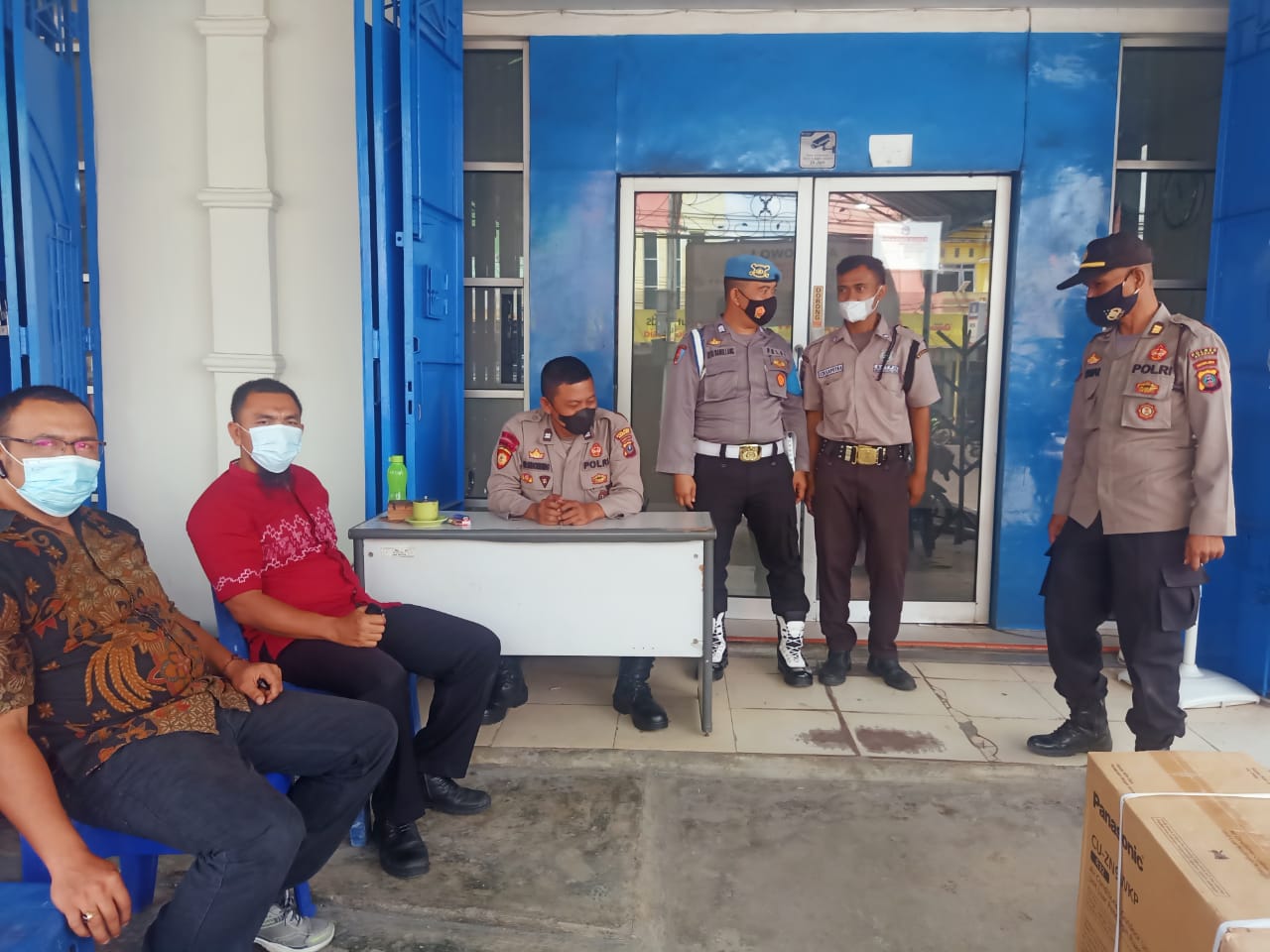 Polres Asahan Bagikan Masker Dalam Gelar Ops Yustisi 2022 Kepada Pengguna Jalan yang Tidak Patuh Prokes