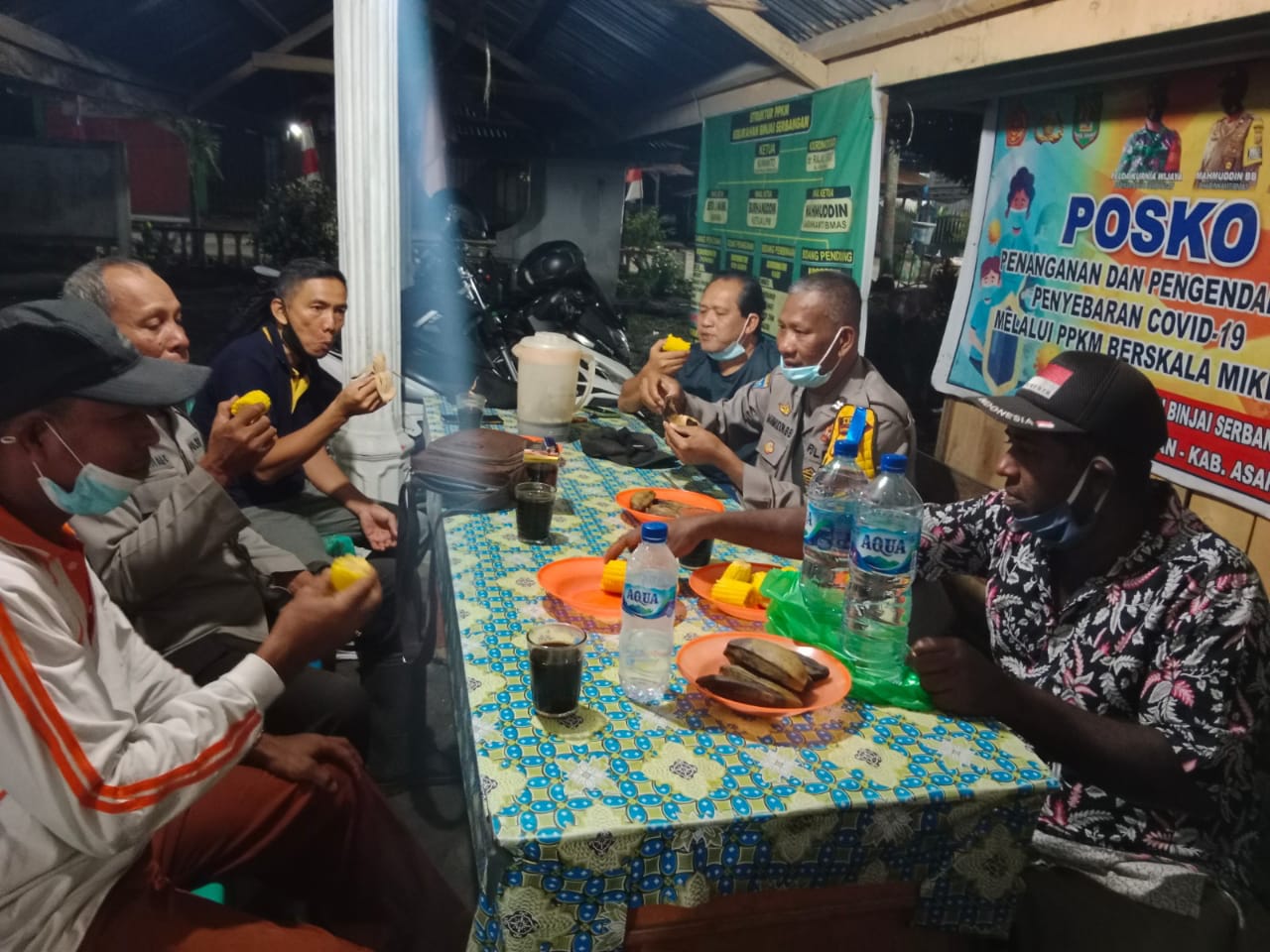 Patroli Pos Kamling PPKM, Polsek Air Joman Polres Asahan Sampaikan Pesan Kamtibmas kepada Petugas Pos