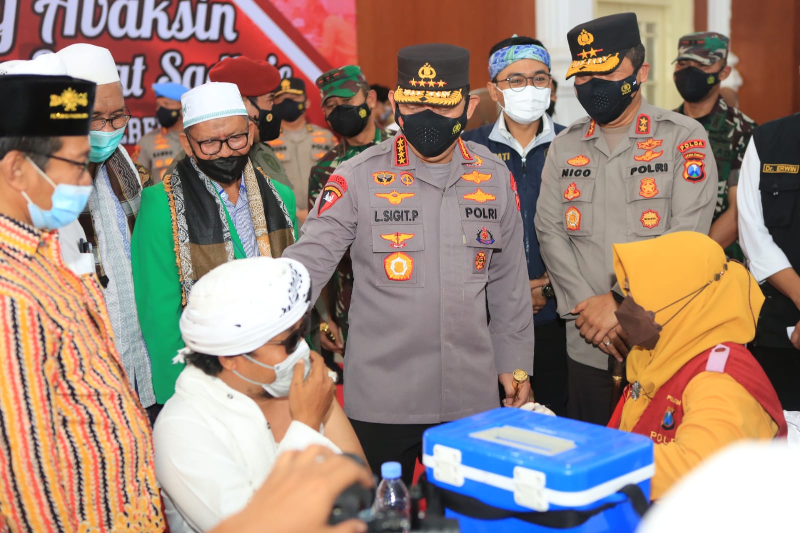 Forkopimda Jatim Dampingi Kapolri Cek Vaksinasi di Pamekasan, ini Kata Kapolri