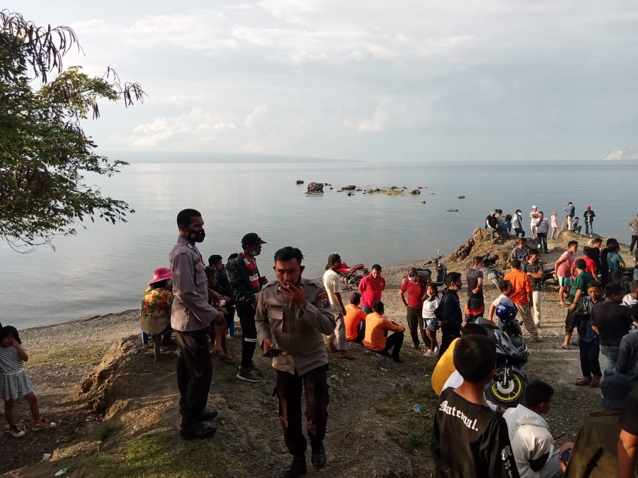 Pengunjung Pantai Wisata Pangkodian Danau Toba Tenggelam.