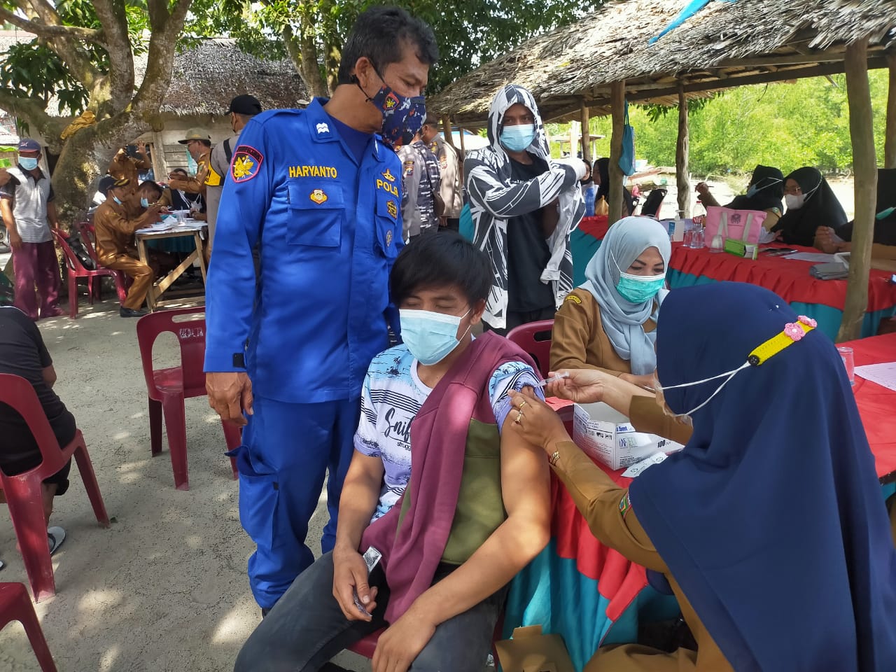 Sat Polairud Polres Asahan Bersama Posmat TNI AL Gelar Vaksinasi Covid-19 Dosis 1, 2 dan Booster
