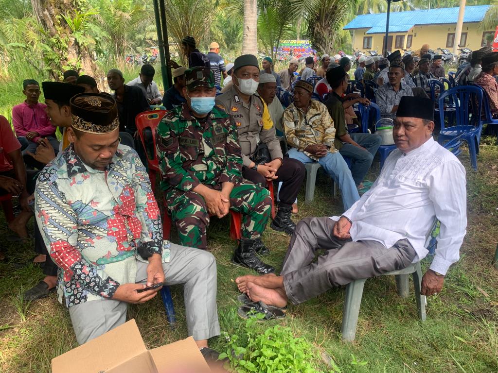Bhabinkamtibmas Polsek Sei Kepayang Polres Asahan Melayat Kerumah Duka Almarhum Kades Sei Pasir