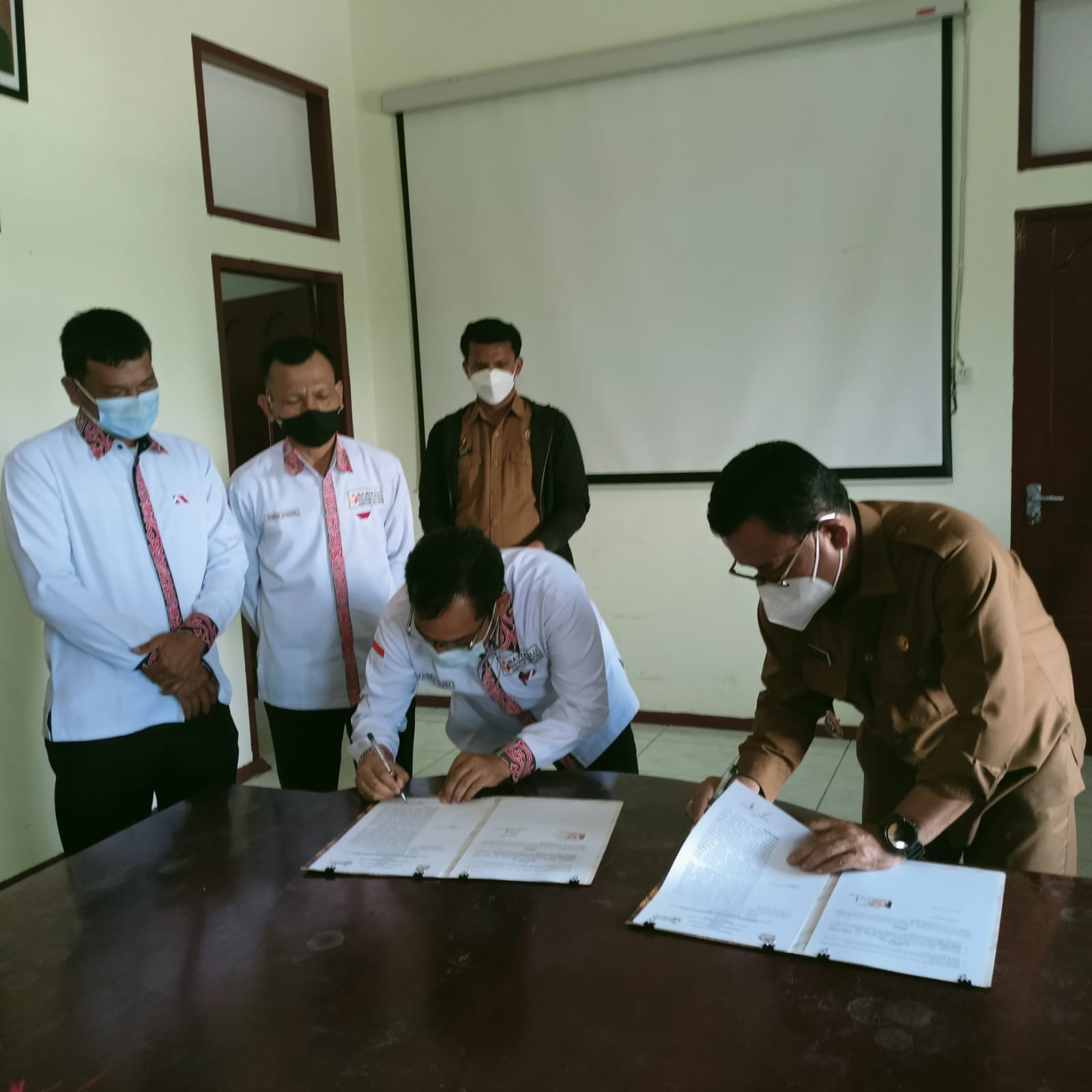 Pemkab Toba dan BAWASLU Teken Kesepakatan Bersama Penguatan Pengawasan Partisipatif Pemilu 2024
