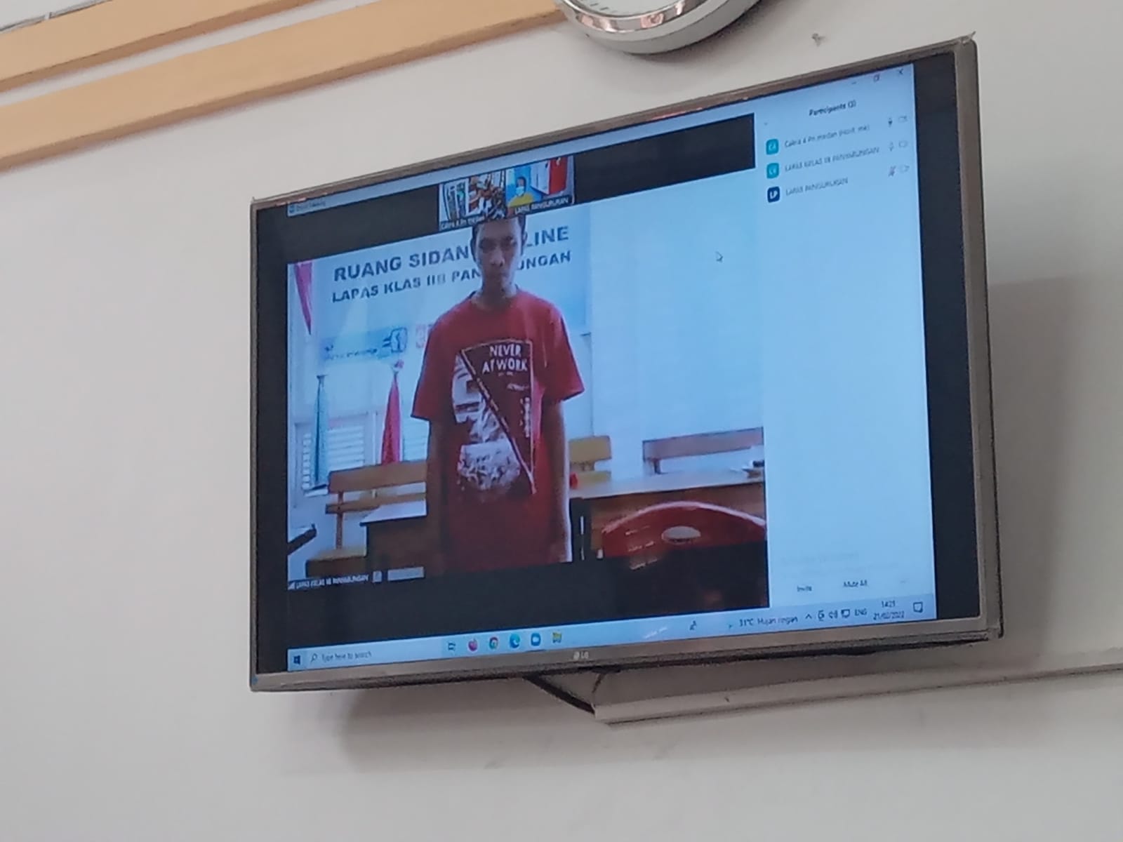 Kepala Kantor Pos Cabang NatalÂ  dihukum 2,5 tahun penjara terbuktiÂ  korupsi Rp 230 juta