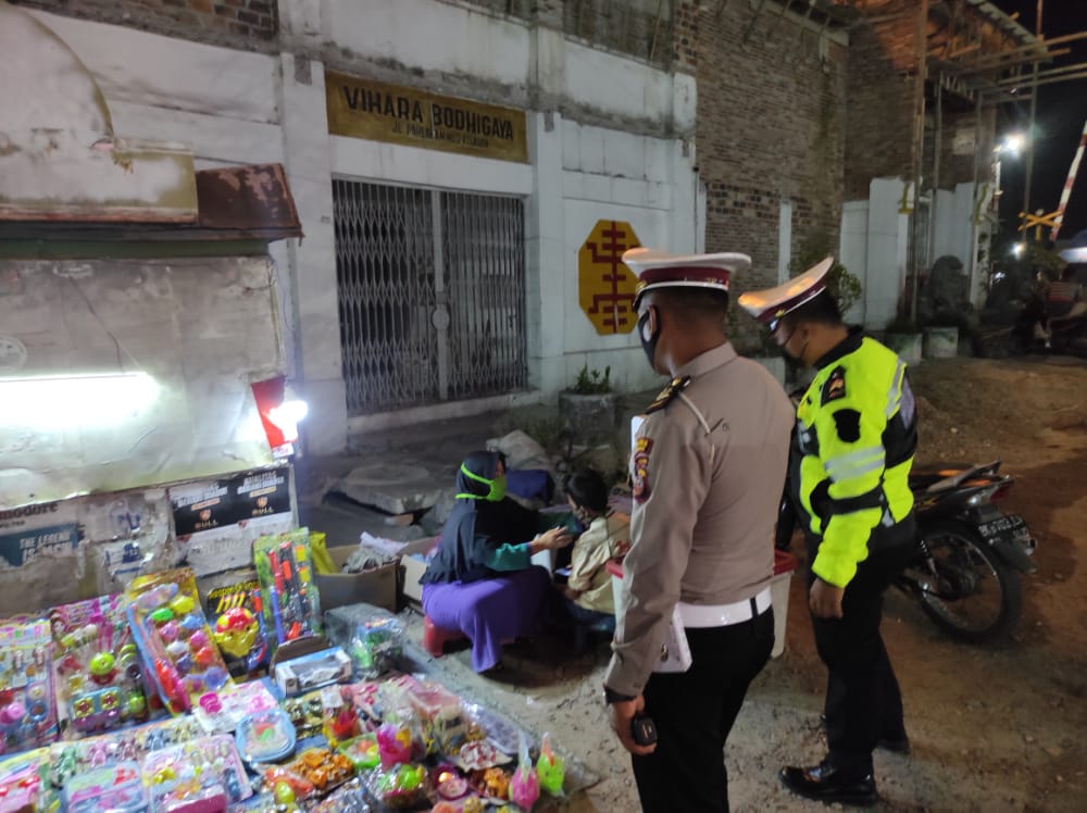 Polres Asahan Bagikan Masker dan Beri Teguran Kepada 29 Orang Tidak Patuh Prokes