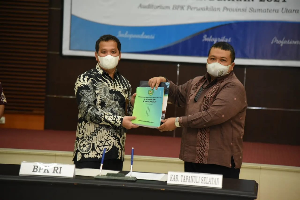 Bupati Tapsel Serahkan LKPD Unaudited 2021 ke BPK RI di Hari ke 53 Atau 37 Hari Lebih Cepat Dari Ketentuan Perundangan