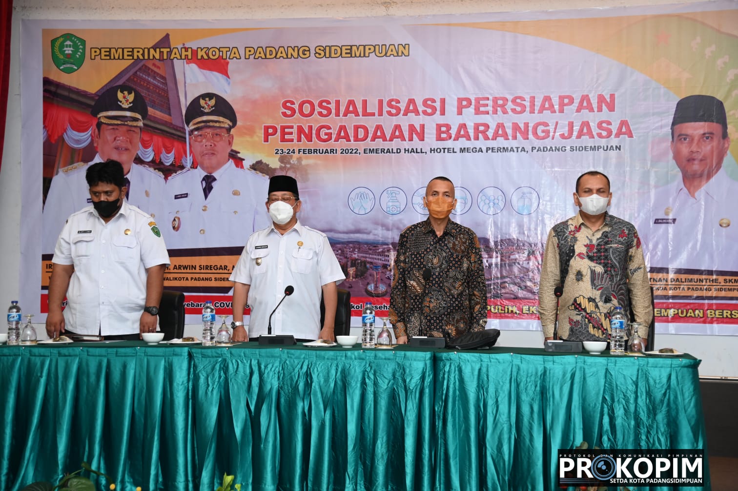 Arwin Siregar MM membuka kegiatan sosialisasi Bimtek Tentang Pengadaan Barang / Jasa PemerintahÂ 
