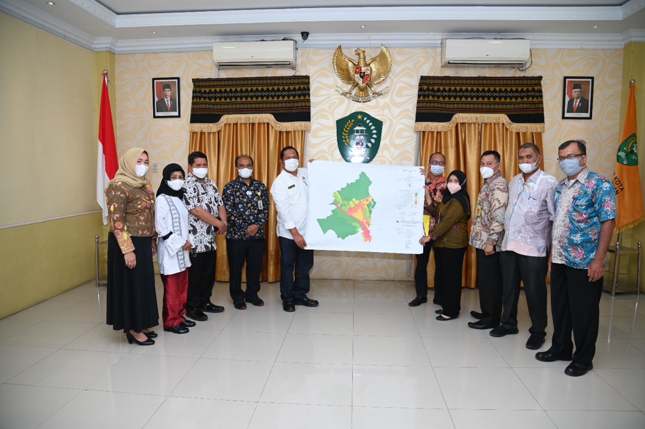 ATR BPN Serahkan Peta ZNT, Walikota Irsan Efendi Nasution : Segera Sosialisasikan