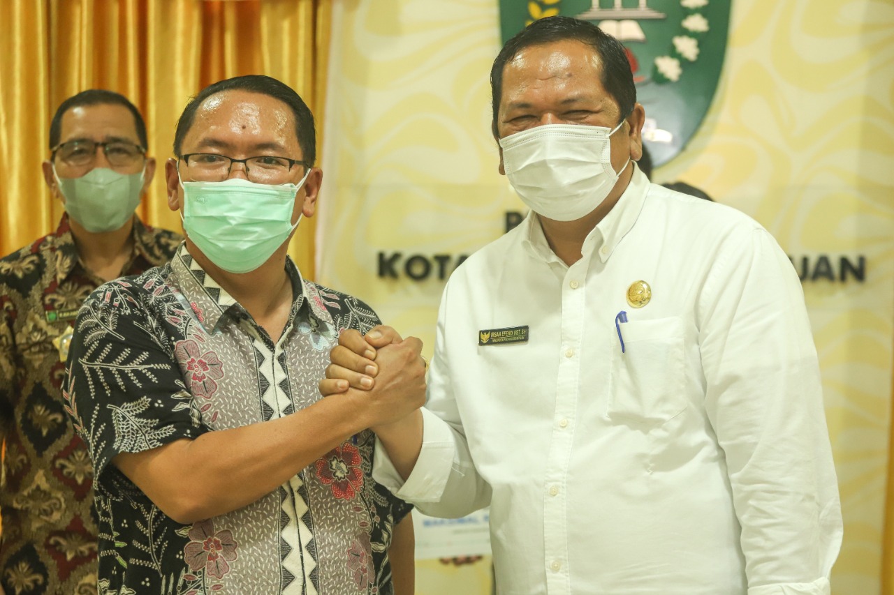 Irsan Efendi Nasution Serahkan Santunan program Jaminan Kematian kepada Ahli waris Herta Madonna Hutabarat