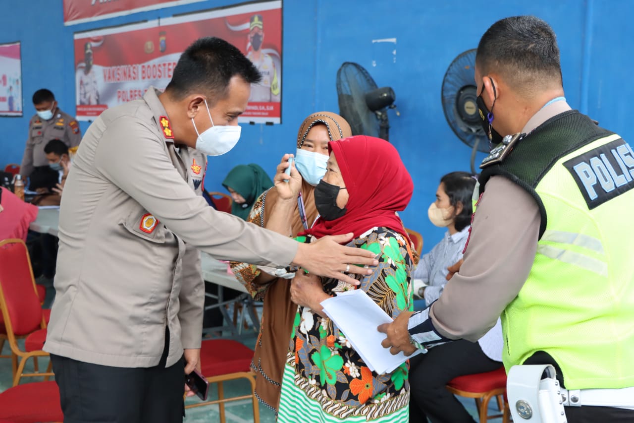 Kapolres Tanjungbalai AKBP Triyadi Mengucapkan Terimakasih Kepada Warga Lansia Turut di Vaksin