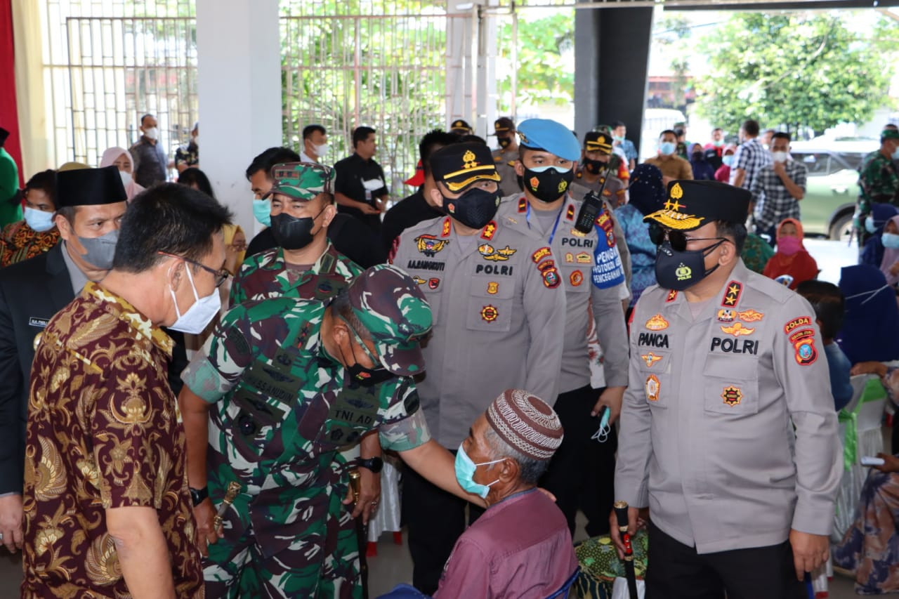 Yakinkan Booster, Kapolda Sumut Dorong Percepatan Vaksin di Labusel