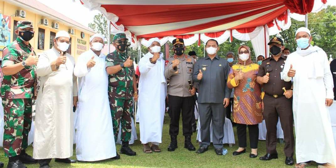 Bupati dan Wabup Dampingi Kapolda dan Pangdam Dalam Pelaksanaan Vaksinasi Covid-19 Masal di Mapolres Labuhanbatu
