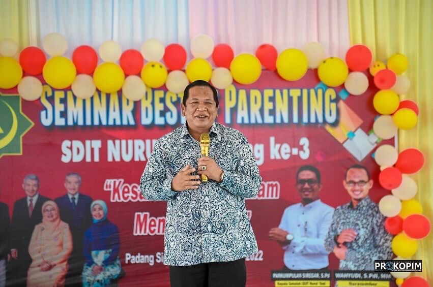 Walikota Sidempuan Hadiri Seminar Best Of Parenting Di Auditorium IPTS Padangsidempuan