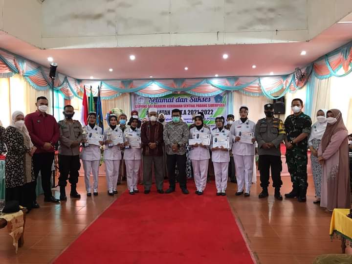 Kadinkes Sidempuan Hadiri Capping Day Akbid Sentral Angkatan XIX Tahun Ajaran 2021-2022
