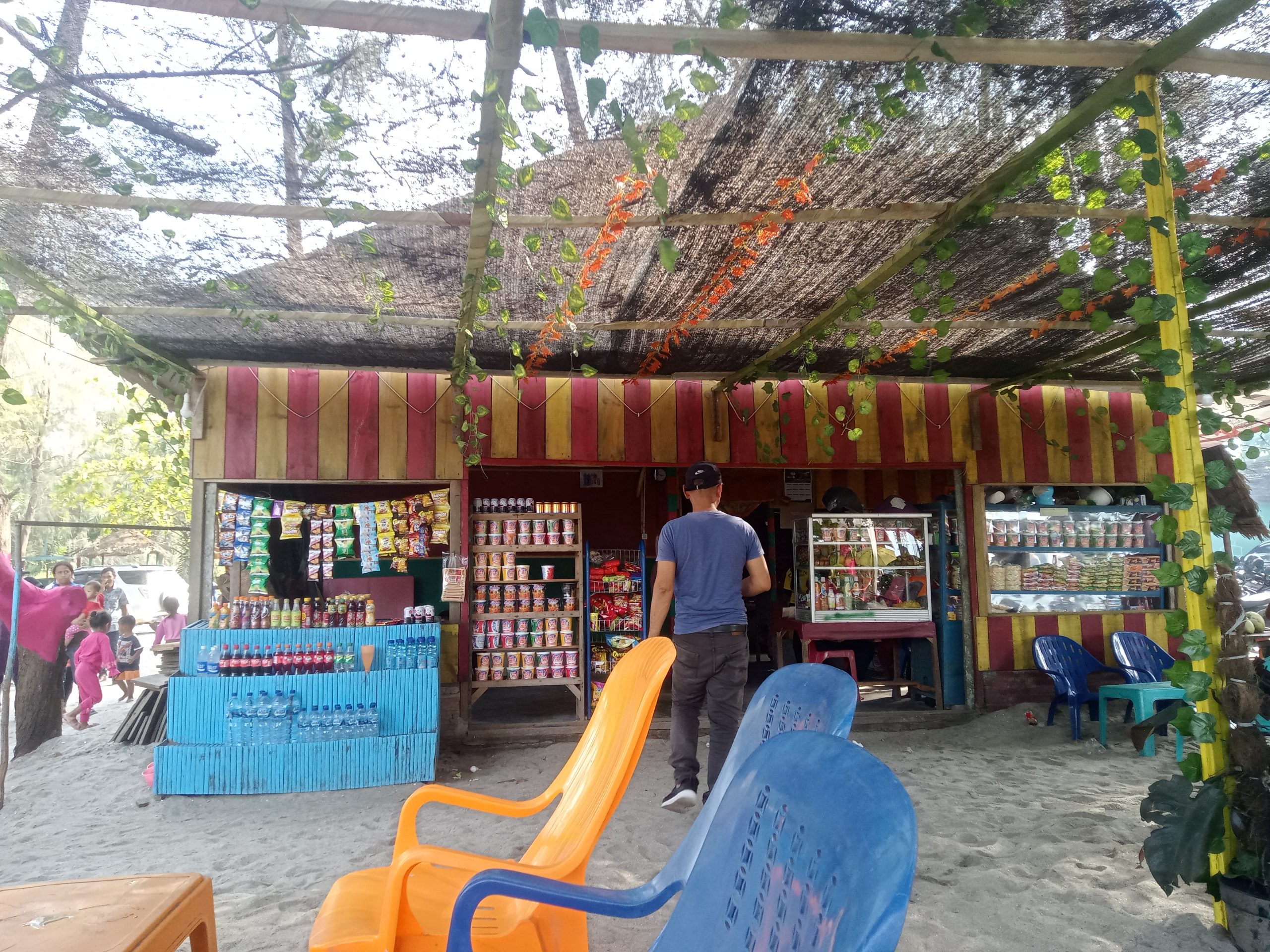 Di Putra Deli Beach, Rumah Makan Kak Ifit Sediakan Menu Ayam Geprek Hingga Jus Harga Terjangkau