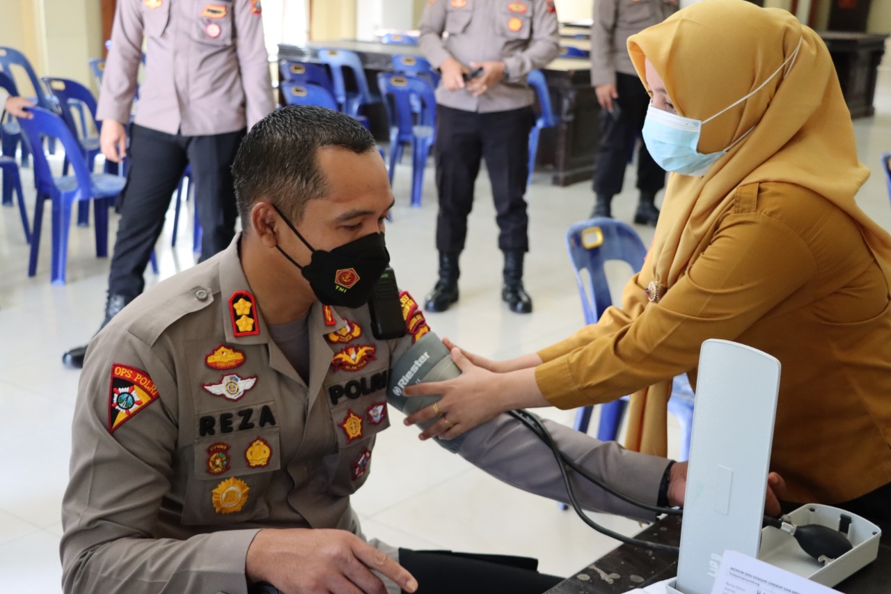 PMI Mandailing Natal Memboyong 26 Kantung Darah dari Kapolres Madina dan Personil