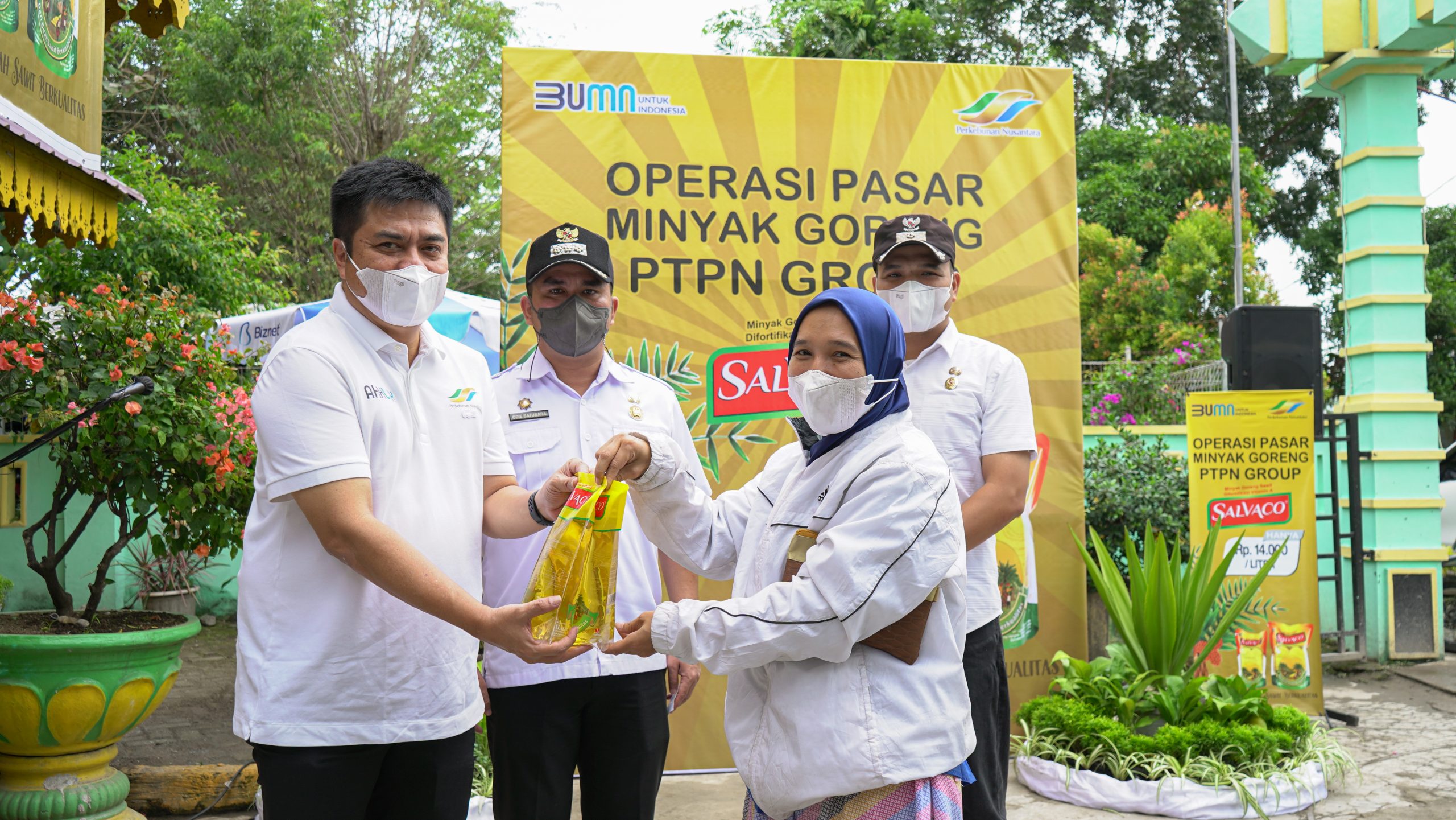 Minyak Goreng Langka, PTPN III (Persero) Lakukan Operasi Pasar ke Masyarakat