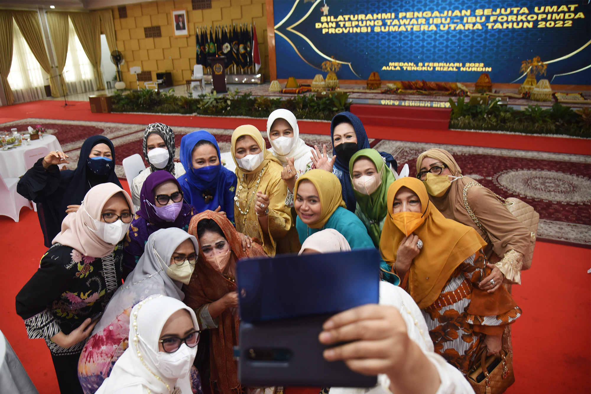 Silaturahmi Pengajian Sejuta Umat,  Nawal Lubis Tepung Tawari Ibu-ibu Forkopimda Sumut