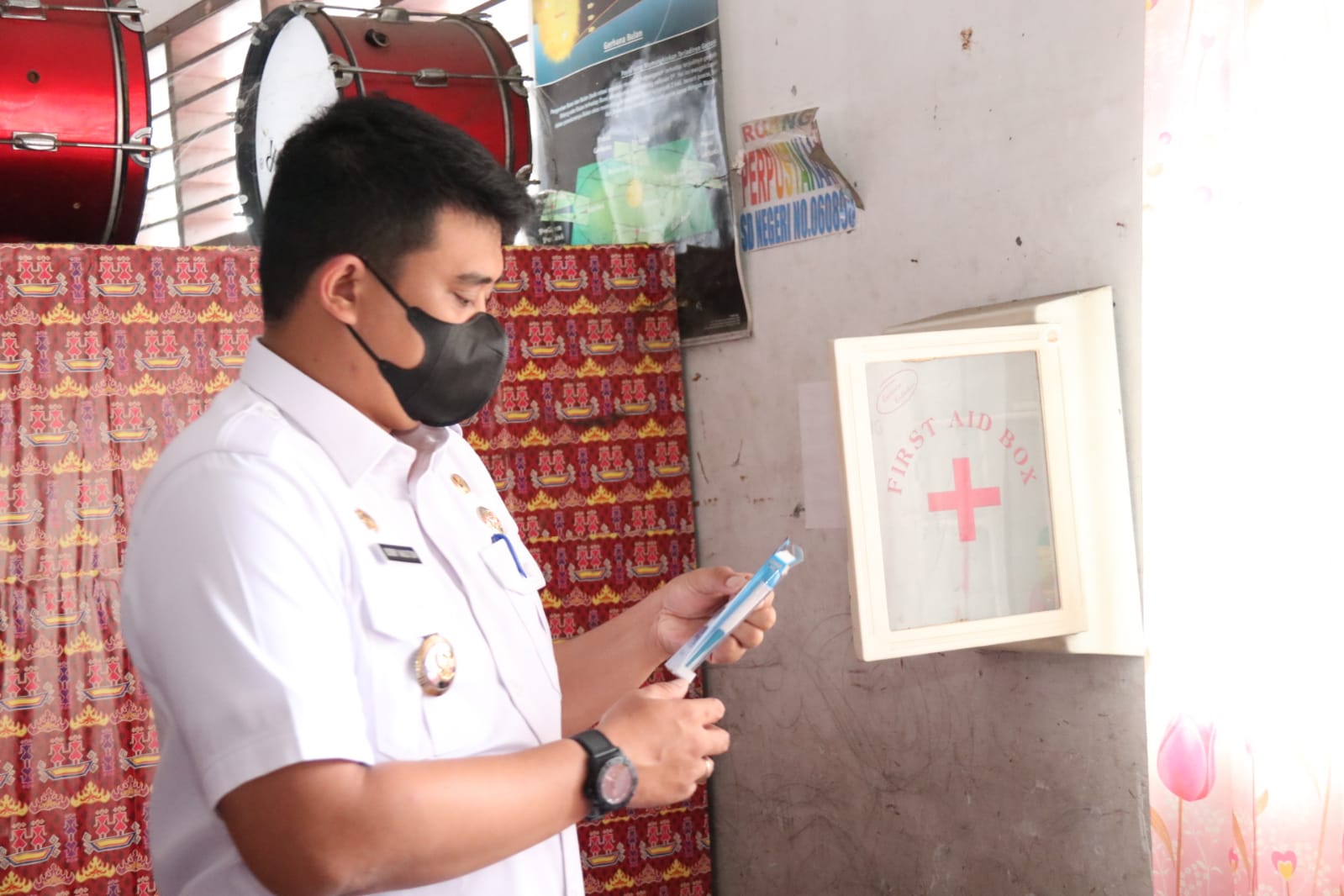 Temukan Obat Kadaluarsa, Bobby Nasution: Berbahaya Bagi Kesehatan Anak Jika Dikonsumsi