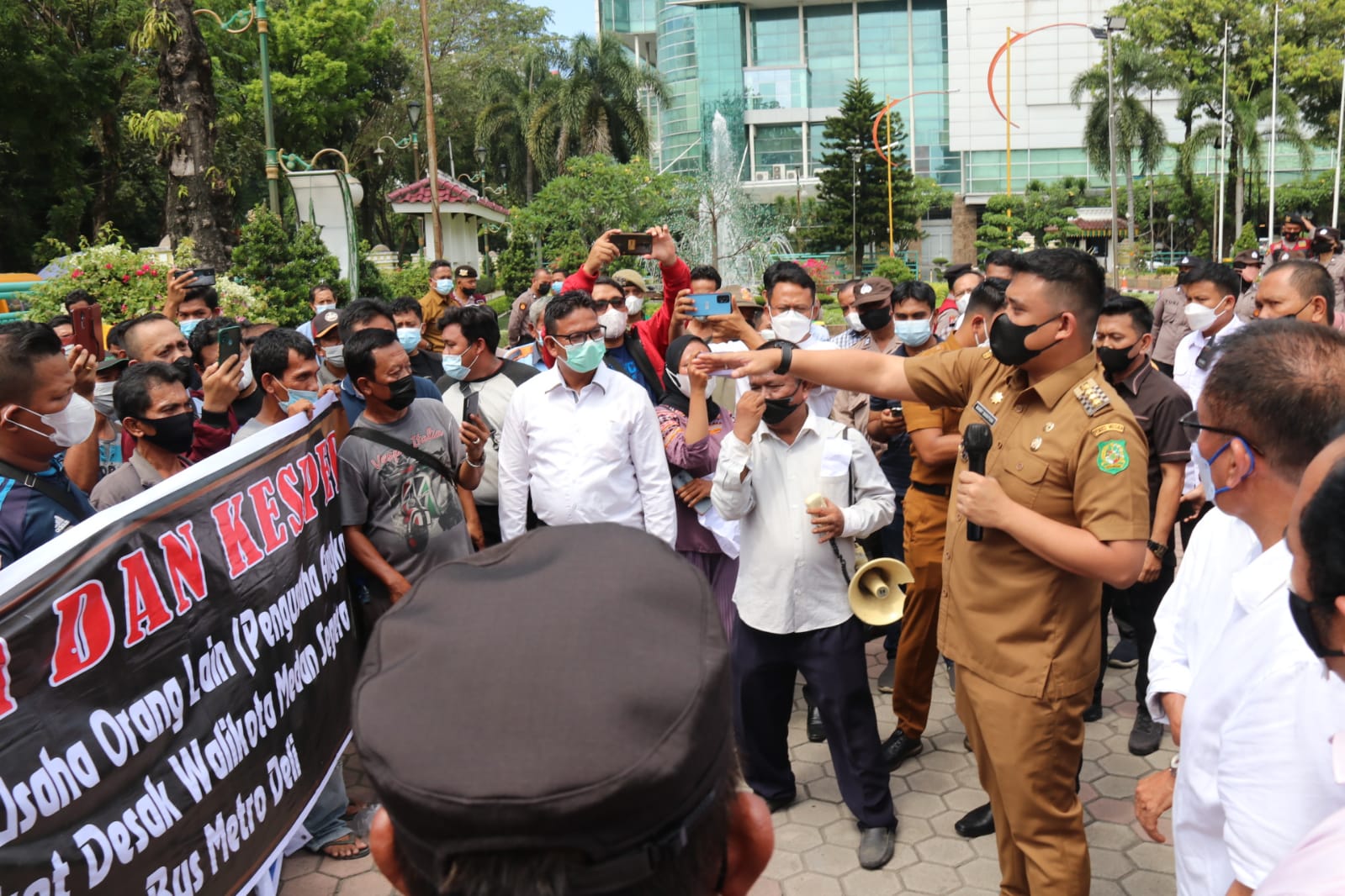 Jawab Kegelisahan Supir Angkot, Bobby Nasution Segera Surati Kemenhub Terkait Bus TMD Yang Masih Gratis