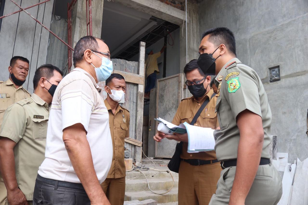 Pemko Medan Bongkar Paksa Bangunan Rumah Mewah di Jalan Katalia
